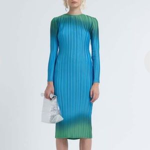 Arthur, Green Orb Dress